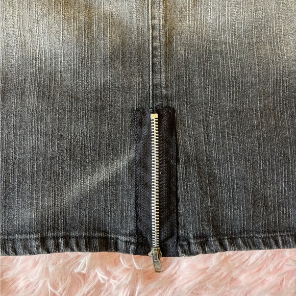 Bebé ✨RARE✨ gray denim skirt w/ silver hardware - Picture 6 of 6